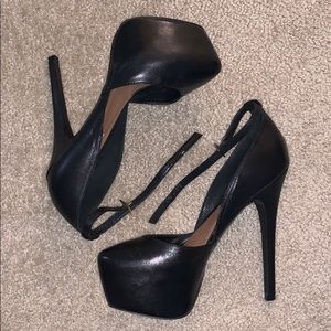 STEVE Madden Black Heels w. Ankle Strap. 6 Inches